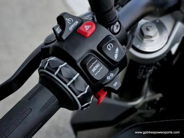 2026 BMW F 900 R Triple Black in Sport Touring in Oshawa / Durham Region - Image 17