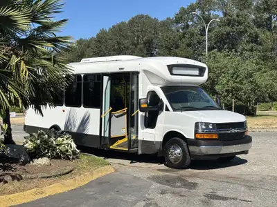 Abenante Motor Group (SK) 2017 Chevrolet Express 4500 Bus Wheelchair Ramp 18 Passengers Including Dr...