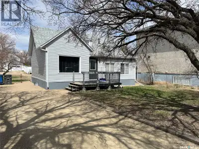 Hurry to view!! As soon as you walk into this home you will see the pride and hard work that went in...