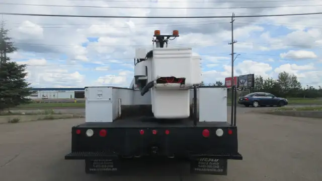 2012 Ford F-550 XL 4X4 WITH TEREX HI-RANGER LT40 BUCKET TRUCK in Heavy Trucks in Edmonton - Image 8