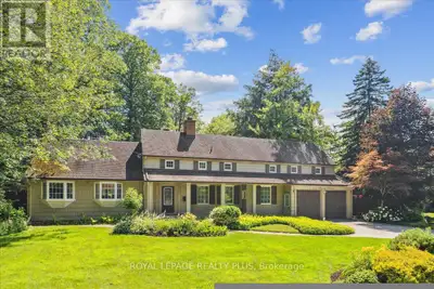 Nestled in the prestigious White Oaks of Jalna enclave in Lorne Park, this marquis, stunning 5 bedro...