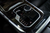 *English below* *Français:* Ce BMW X5 xDrive40i 2025 avec un bas kilométrage de 32452 km et aucun ac... (image 5)