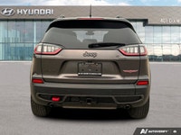 *Leather Seats, Cooled Seats, Navigation, 17-in Black Aluminum Wheels!* This Jeep Cherokee delivers... (image 3)
