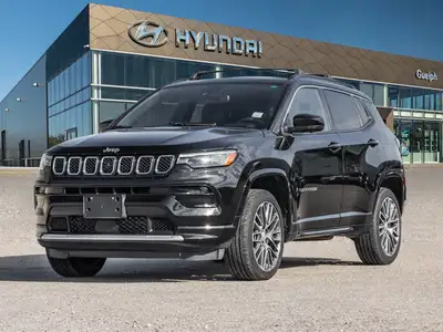*Low Mileage, Sunroof, Premium Audio, Uconnect 5 Nav w/10.1 inch Display!* With outstanding off-road...