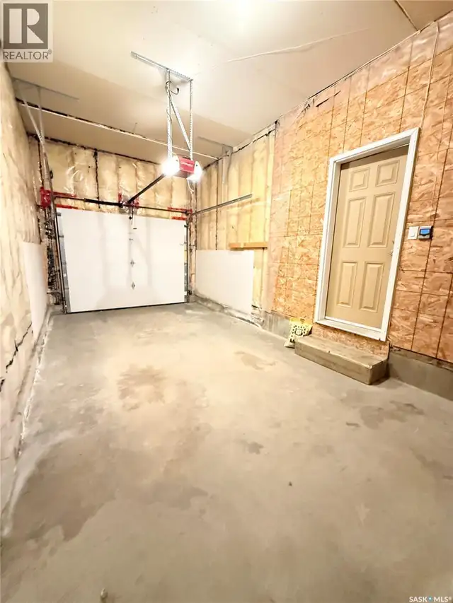 602 Barber CRESCENT Weyburn, Saskatchewan in Condos for Sale in Regina - Image 4