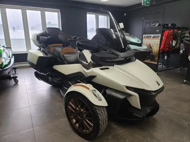 2024 CAN-AM RT Sea-to-Sky SE6 in Sport Touring in Lanaudière - Image 2