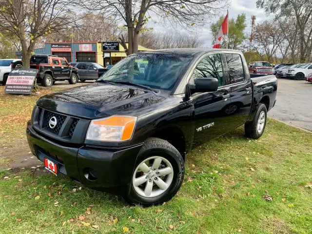 2015 NISSAN TITAN CREW 4X4 1 OWNER CERTIFIED in Cars & Trucks in Guelph - Image 4
