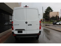 A.W.D - ALL WHEEL DRIVE!!! RARE SPRINTER 2500 LOW ROOF WITH A.W.D !!! HIGH OUTPUT ECONOMICAL AND POW... (image 9)