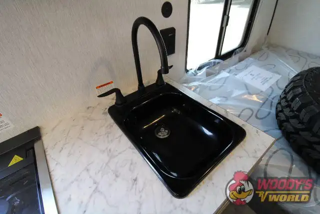 2027 SUNSET PARK RV SUNRAY 149 in Travel Trailers & Campers in Abbotsford - Image 20