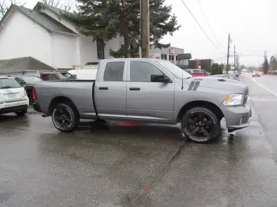 clean title, good shape. everything works. 3.6l , 4x4 . automatic any questions you may have, send i...