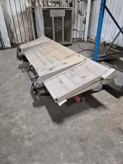 Specification Rated capacity 4,000 lbs Platform size 60″ W × 80″ D Platform material Extruded alumin...