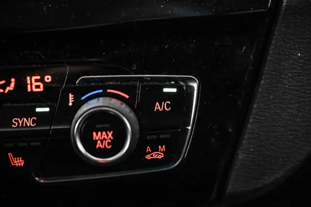 2018 BMW X1 xDrive28i | Mags | Cuir | Toit Pano | Caméra | * À v in Cars & Trucks in City of Montréal - Image 28