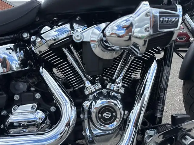 2023 Harley-Davidson Breakout ~ AIR RIDE ~ 260 REAR ~ 23\" FRONT in Street, Cruisers & Choppers in City of Toronto - Image 26