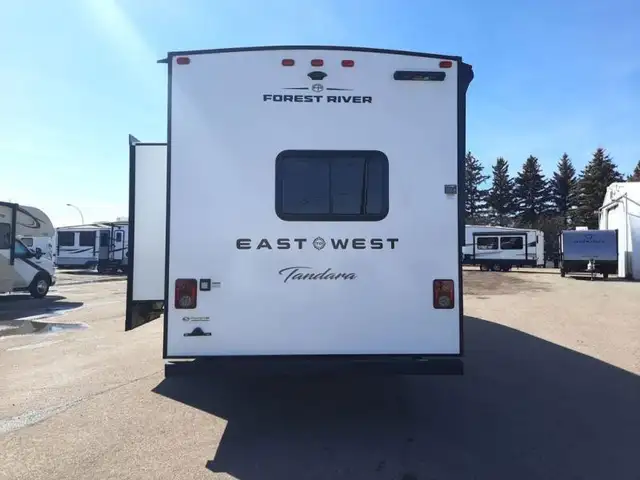 2026 EAST TO WEST Tandara 275BH in Travel Trailers & Campers in St. Albert - Image 9