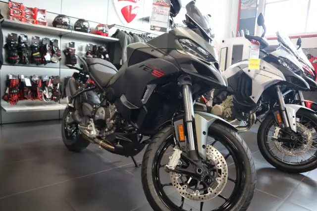 2025 Ducati Multistrada V2 S Red in Sport Touring in Edmonton - Image 2