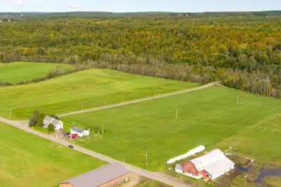 Newport (Estrie) : Cette fermette située au cœur d'une région aux paysages enchanteurs offre une mai...