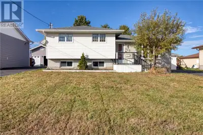 Backing onto peaceful, undeveloped land, this inviting 4-level side split offers the perfect blend o...