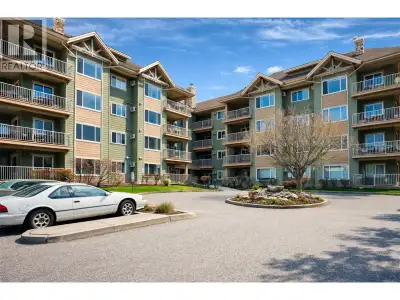 Welcome to Wildwood III in the heart of the Lower Mission, just one block to the beach. This bright...