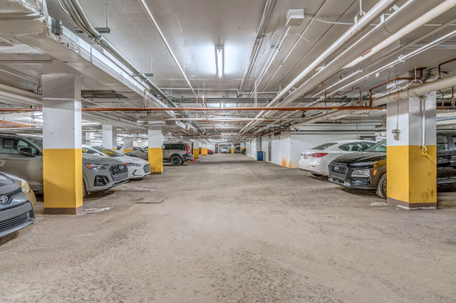 Stationnement intérieur chauffé/Indoor Heated Parking Spots dans Entreposage et stationnement à louer  à Ville de Montréal - Image 3