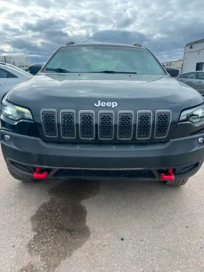 2019 Jeep Cherokee Trailhawk  Remote start ! Panoramic sunroof!
