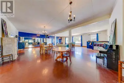 CHARACTER home in the HARBOUR QUAY area with great RENTAL OR LIVE-WORK potential! This 3675 sqft oce...