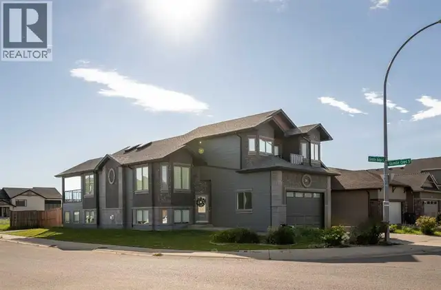 346 Sixmile Ridge S Lethbridge, Alberta in Houses for Sale in Lethbridge - Image 2