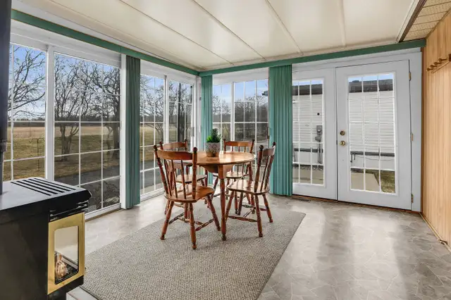SPACIOUS BUNGALOW W/SERENE VIEWS - 3 BED, 2 BATH in Houses for Sale in Hamilton - Image 10