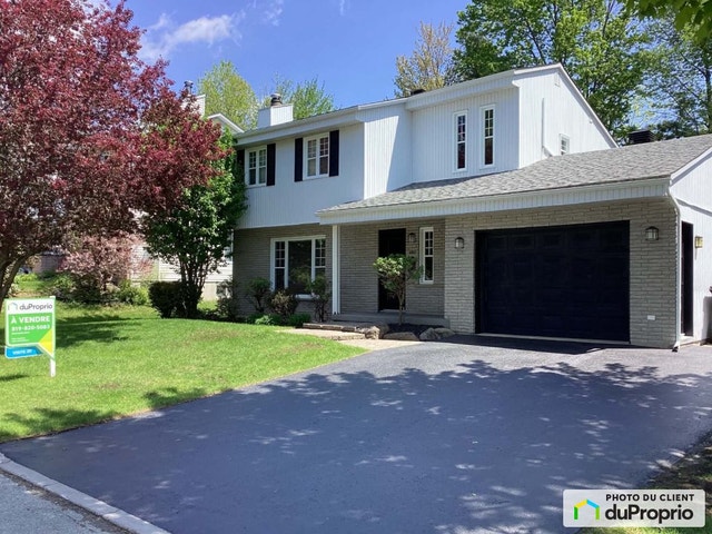 $679,000 - 2 Storey for sale in Sherbrooke (Jacques-Cartier) — photo 1