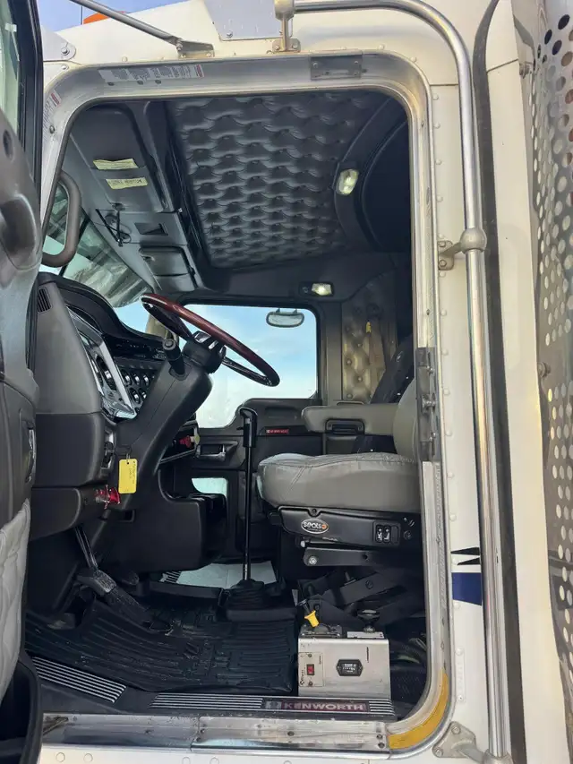 2012 KENWORTH T800 in Heavy Trucks in Saskatoon - Image 18