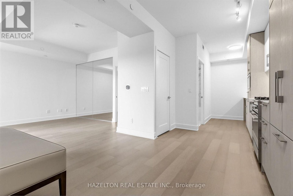 606 - 8 MANOR ROAD W Toronto (Yonge-Eglinton), Ontario 2
