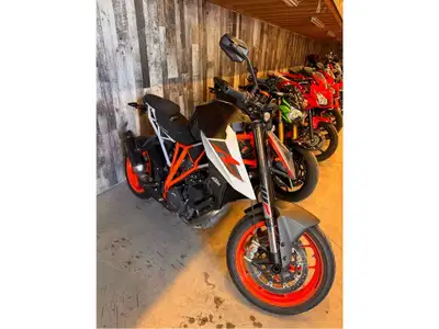 SUPERDUKE 1290 R 2017 32000km au compteur Pneus arrières neuf en conditions impeccable FINANCEMENT F...
