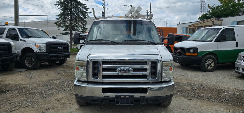 Ford Econoline 2011 photo 2