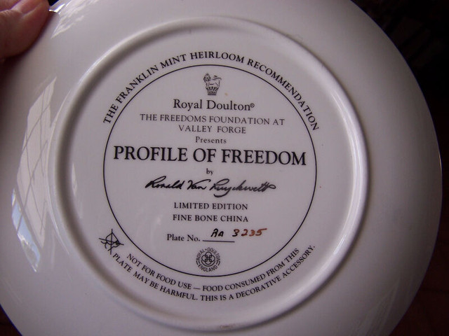 Franklin Mint Royal Doulton Profile of Freedom Eagle Coll. Plate in Arts & Collectibles in Hamilton - Image 3