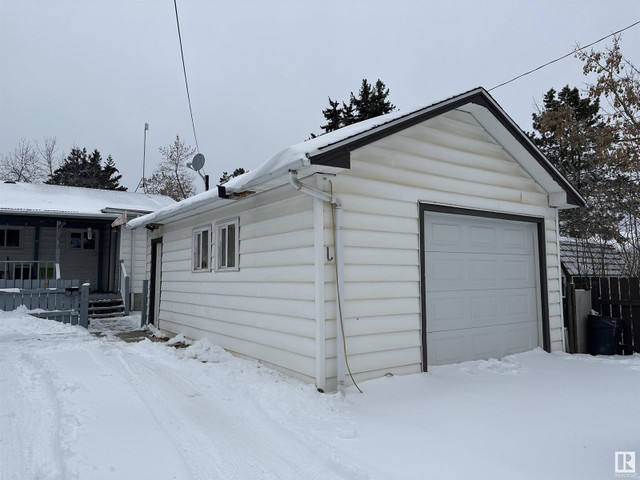 5005 44 ST Drayton Valley, Alberta in Houses for Sale in St. Albert - Image 3
