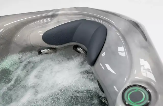 VEGA HOT TUB FOR SALE in Hot Tubs & Pools in Oakville / Halton Region - Image 5