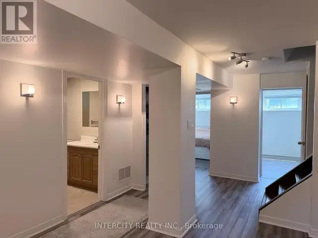 36 STRATHBURN BOULEVARD Toronto (Humberlea-Pelmo Park), Ontario in Long Term Rentals in City of Toronto - Image 12