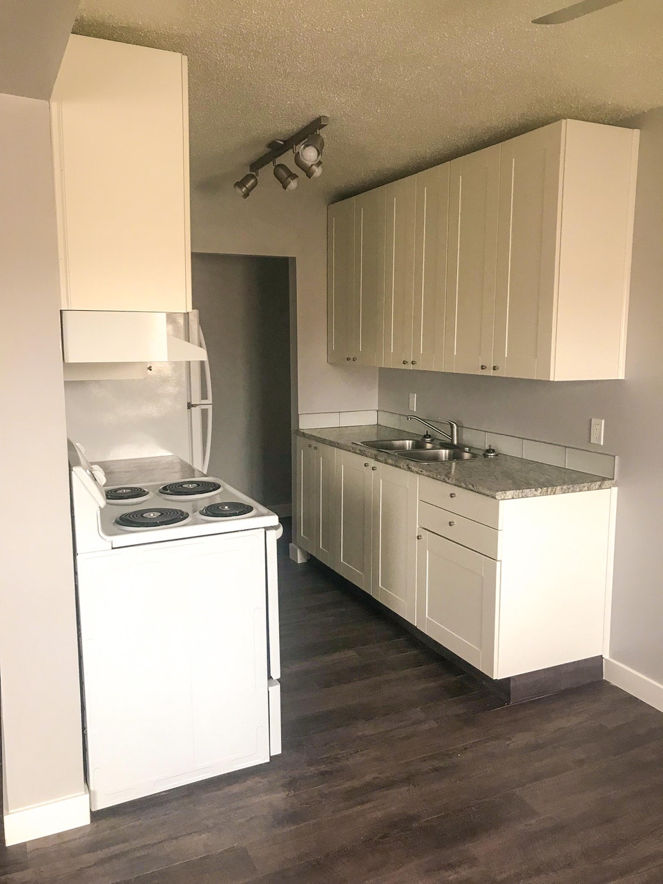 MacKenzie Manor - 2 Bedroom 1 Bath Apartment for Rent 5