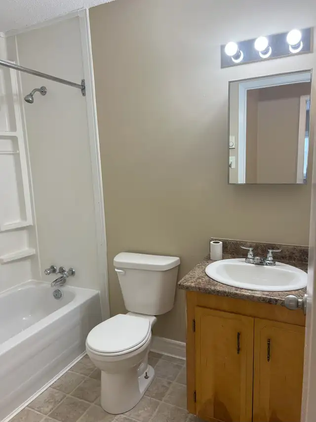 1 Bedroom Uptown! Free Rent! Available Dec 1, 2025 in Long Term Rentals in Fredericton - Image 8