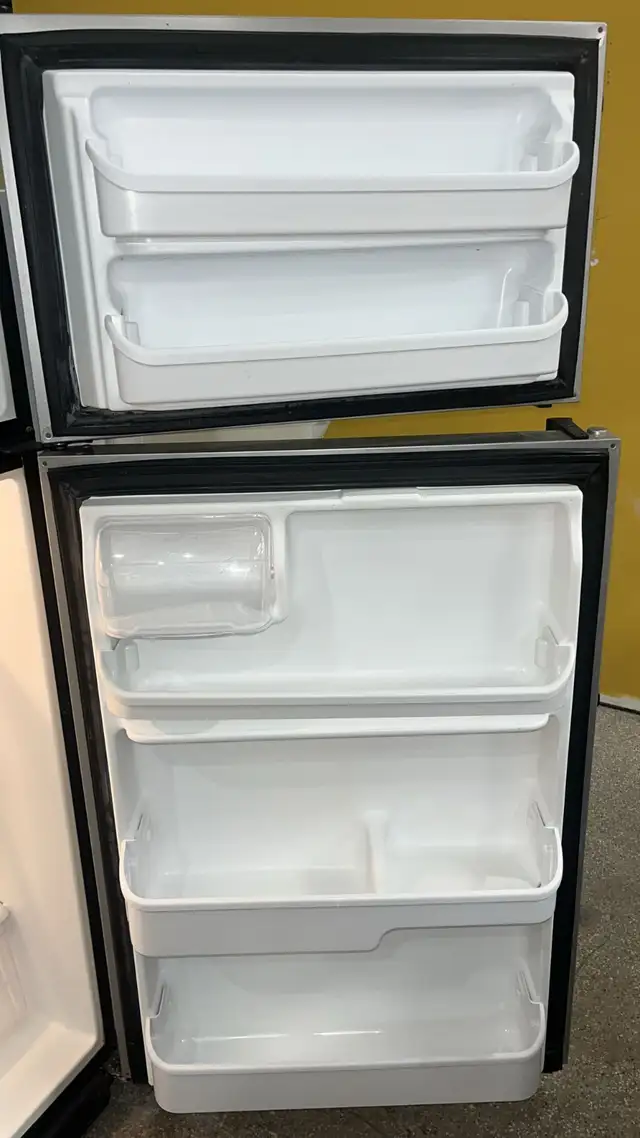 Frigidaire 30” Refrigerator Fully Tested  30-Day Warranty in Refrigerators in Kitchener / Waterloo - Image 7