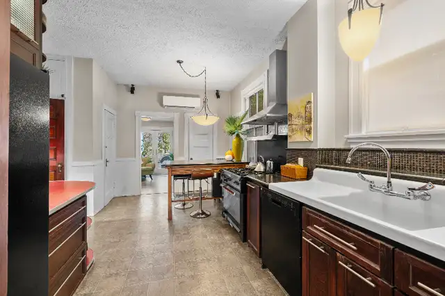 Main Floor downtown apartment - Charlottetown in Long Term Rentals in Charlottetown - Image 9