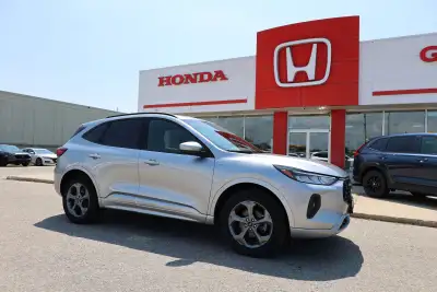 . Engine: 4 Cylinder Engine 2.5L L/100Km City: 5.6 L/100Km Hwy: 6.5 Safety Equipment ABS And Driveli...