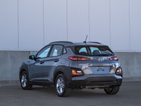 CARGET AUTOMOTIVE is thrilled to offer this 2021 Hyundai Kona Essential, a compact crossover offerin... (image 8)