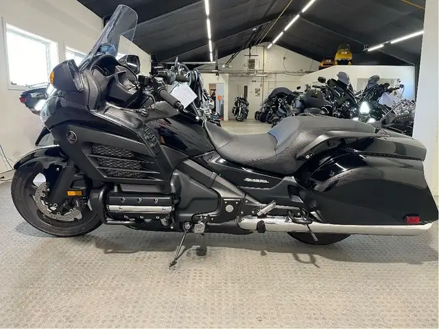 2013 Honda Gold Wing F6B LOW MILES/ $42 WEEKLY/ZERO DOWN in Sport Touring in North Bay - Image 4