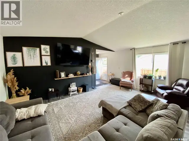 114 3 STREET E Carnduff, Saskatchewan in Houses for Sale in Regina - Image 4