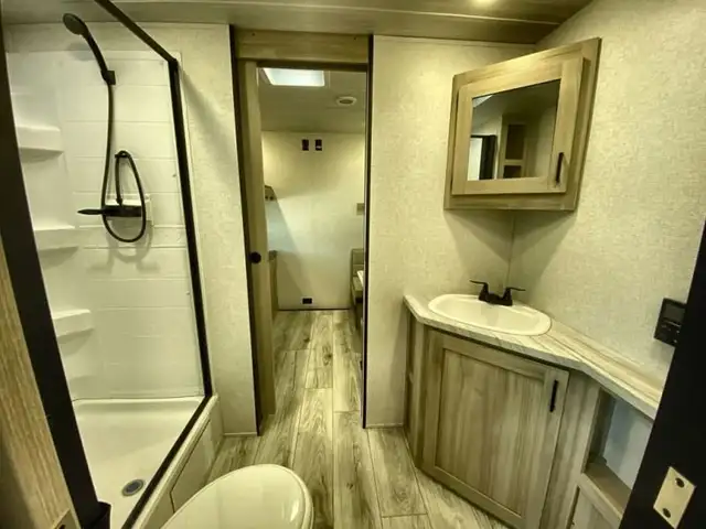 2025 EAST TO WEST Della Terra 250QB in Travel Trailers & Campers in Bedford - Image 37