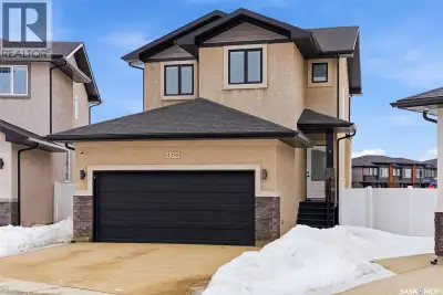 Welcome to 4330 Kinloch Bay E in The Towns—an impressive 2-storey home offering modern style, a func...