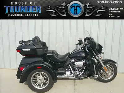 Experience the freedom of the open road with the comfort and confidence of three wheels. This 2020 T...