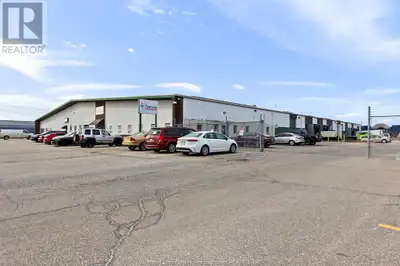 CLEAN WAREHOUSING UNIT IN GREAT WINDSOR LOCATION! 12,000 square feet with dock level on one end, ver...