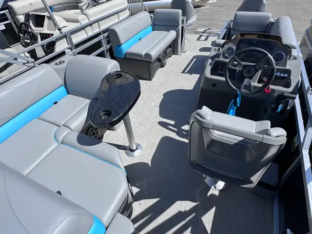 2025 Legend LE 19 RS EXT Pontoon Boat in Powerboats & Motorboats in Barrie - Image 8