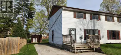 Great Starter Home! This 1,300 square foot, 3 bedroom, 1 bathroom 2 storey semi attached home has a...